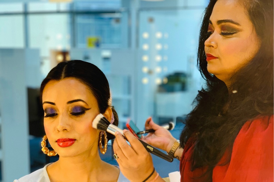 Best Makeup Artist Course In Dubai  Saubhaya Makeup